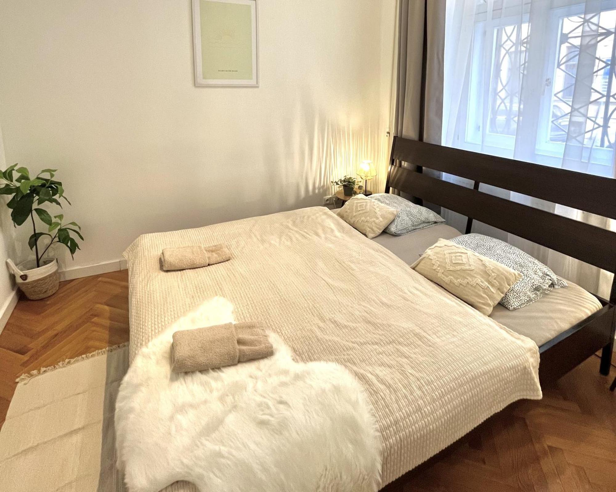 Apartment Mia - Old Town, Ac บราติสลาวา ภายนอก รูปภาพ