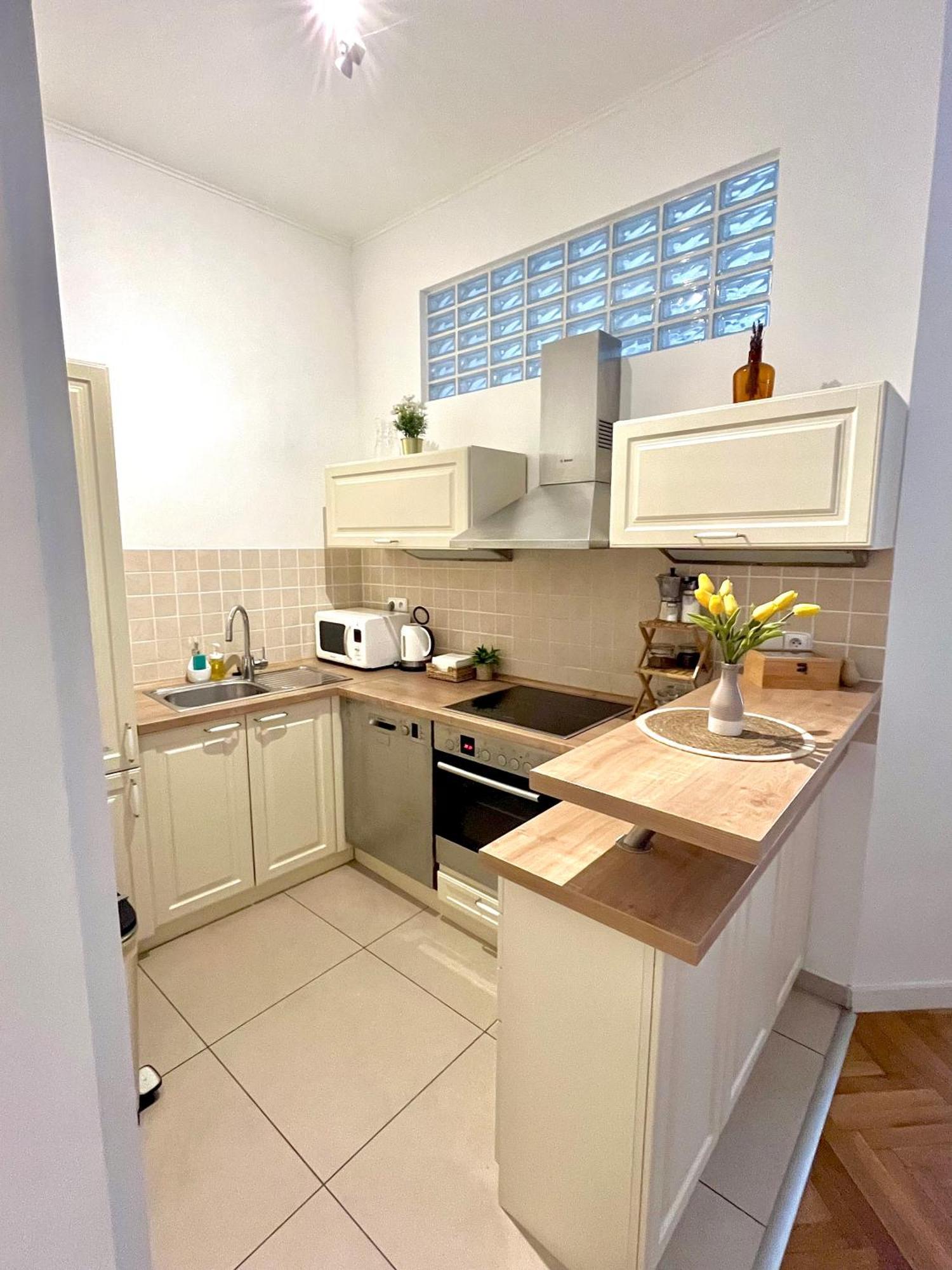 Apartment Mia - Old Town, Ac บราติสลาวา ภายนอก รูปภาพ