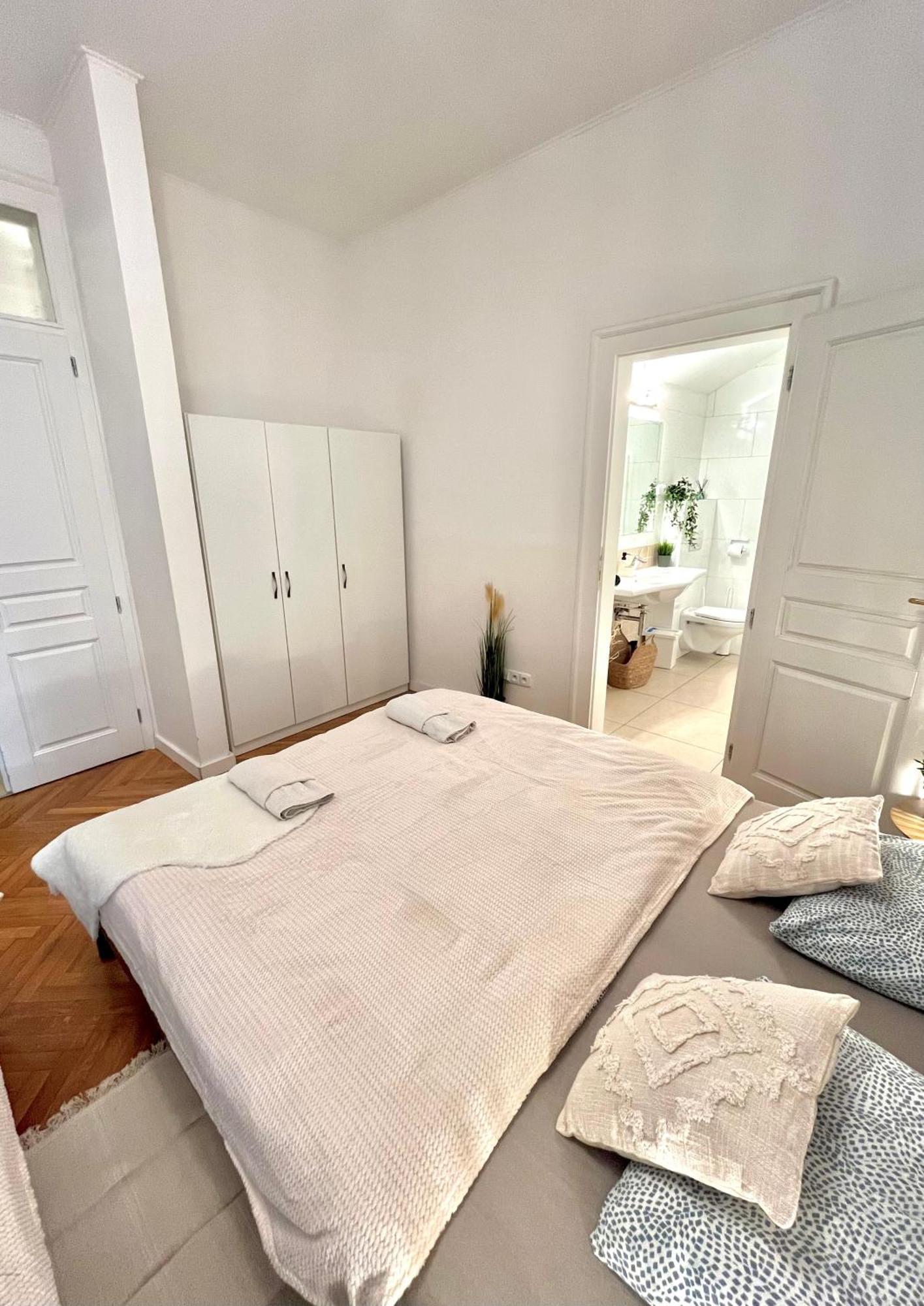 Apartment Mia - Old Town, Ac บราติสลาวา ภายนอก รูปภาพ