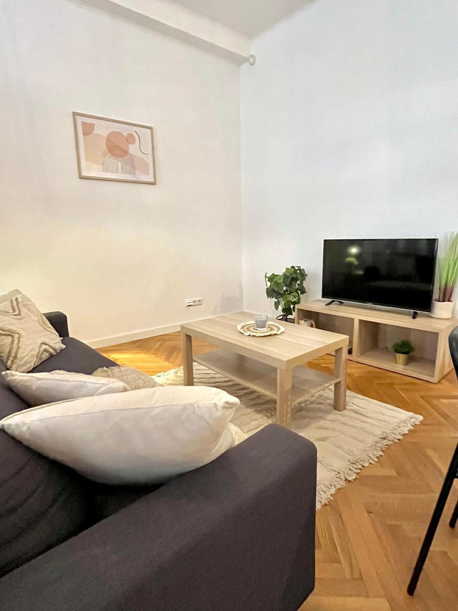 Apartment Mia - Old Town, Ac บราติสลาวา ภายนอก รูปภาพ