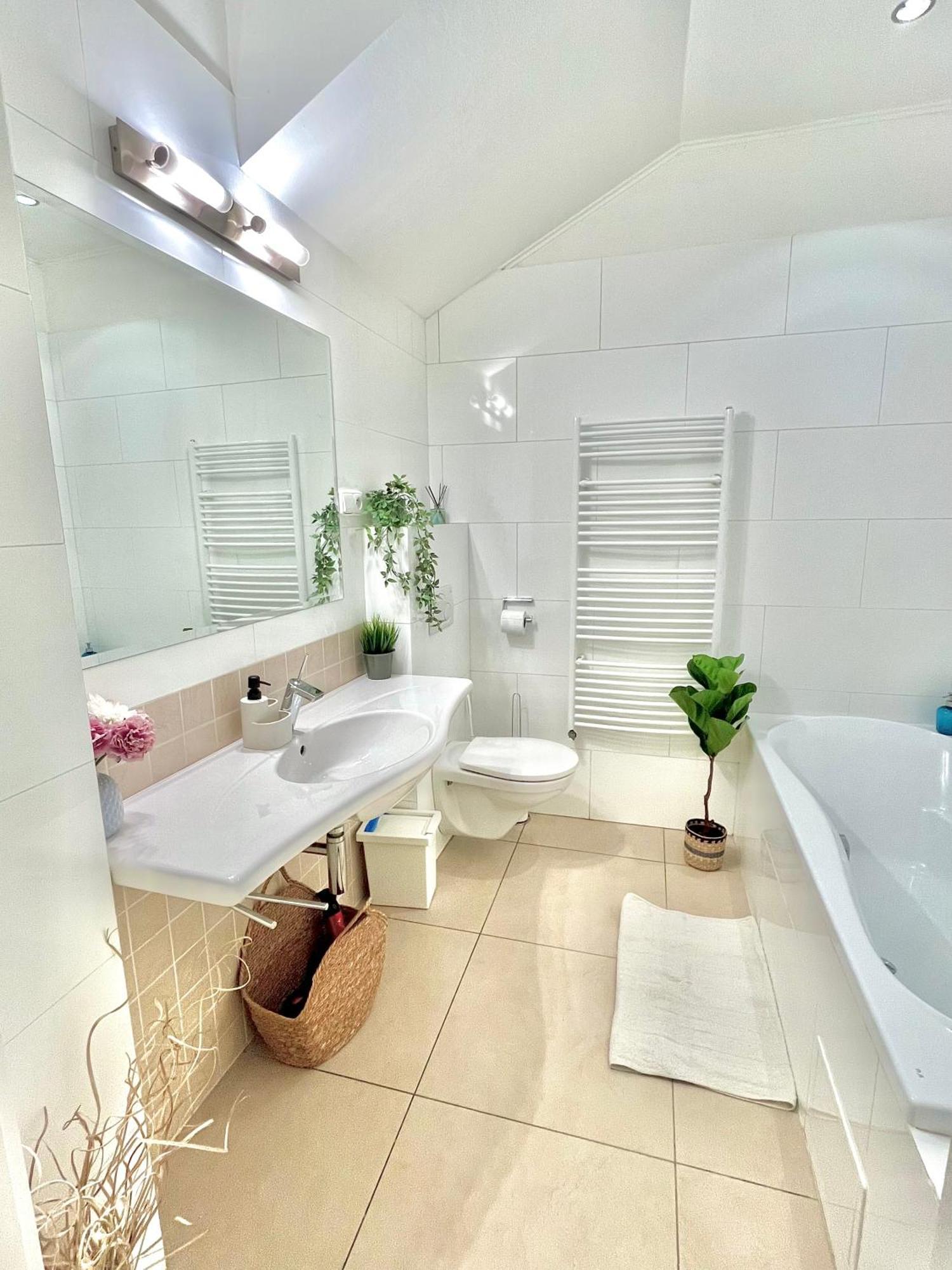 Apartment Mia - Old Town, Ac บราติสลาวา ภายนอก รูปภาพ