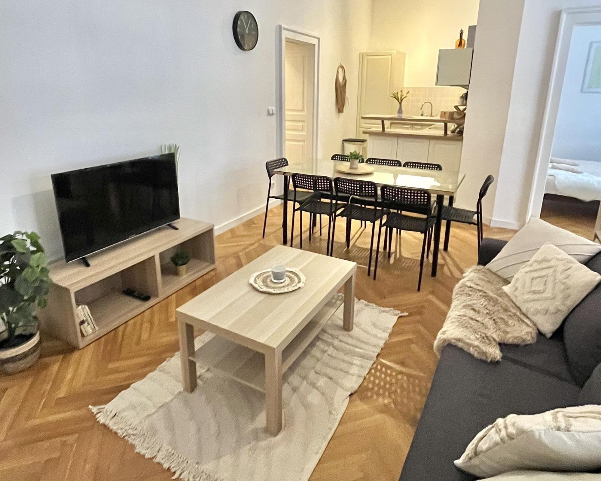 Apartment Mia - Old Town, Ac บราติสลาวา ภายนอก รูปภาพ